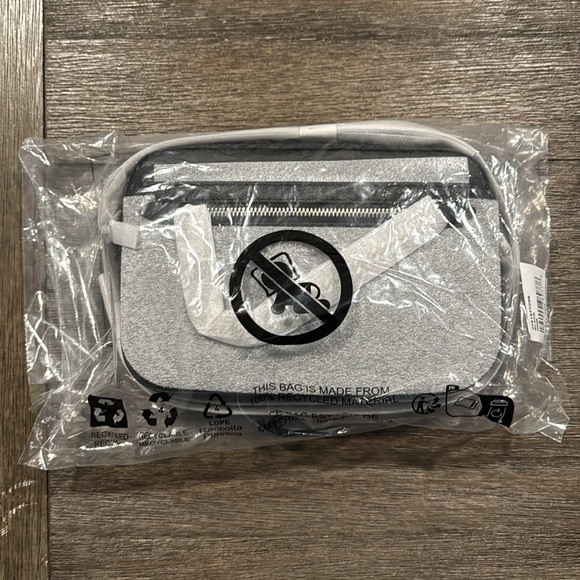 NWT Michael Kors Jet Set Large Logo Crossbody Bag Black Silver 35S1STTC9B - Picture 5 of 7